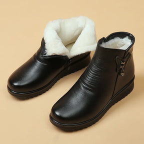 Bota Feminina Peluda - Cano Baixo