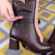 Bota Feminina Laço – Cano Médio